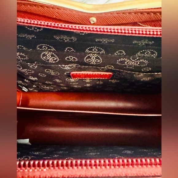 Elegant Burgundy Shoulder Bag - Picture 12 of 13